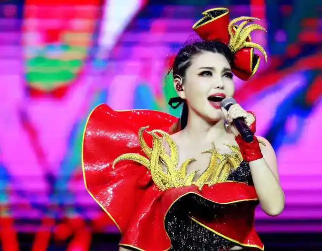 p>乌兰图雅,9月7日出生于 a target="_blank" href="/item/内蒙古