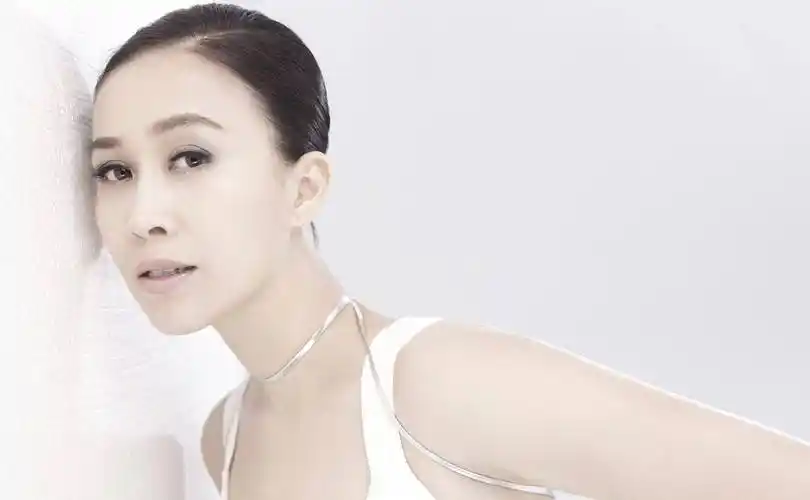 原创歌坛一姐那英身家百亿戴8位数戒指逼刀郎退圈毁姚贝娜梦想