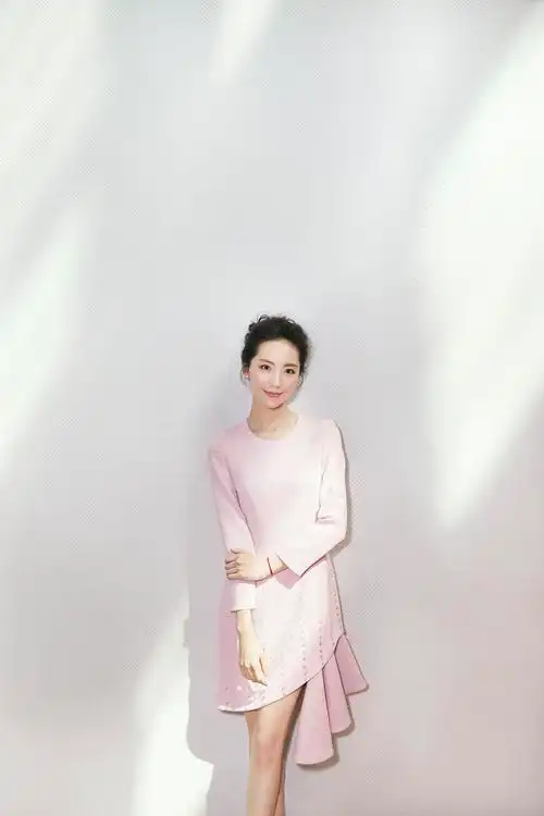 p>陶珞依 i>(原名苗洛依) /i>,3月11日出生于安徽省 a target="