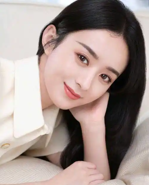 原创赵丽颖单身后首组写真绿色穿搭秒变氧气少女小清新风真适合她