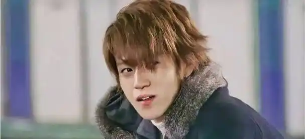 小栗旬直播曝光41岁真面目网友惊呆了头要秃了吗