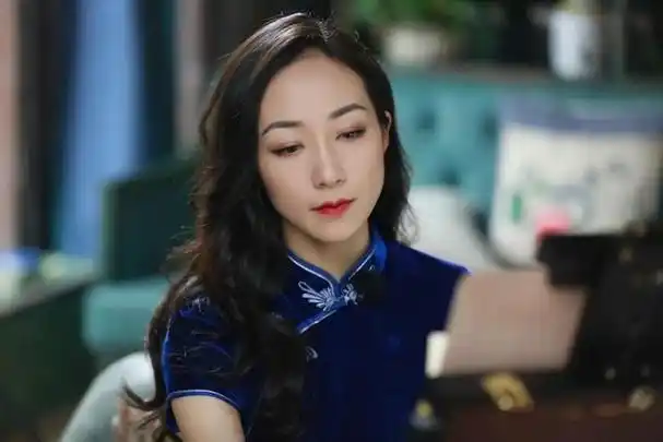 雄厚的"红三代",有人说她中国最大的电影集团原董事长韩三平的亲戚