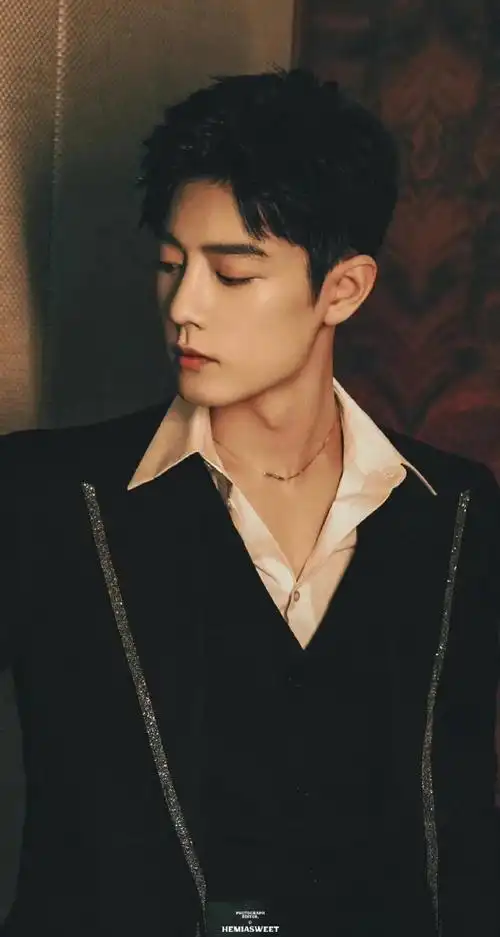 肖战超话#肖战#最高级的性感总是不动声色,若隐若现!