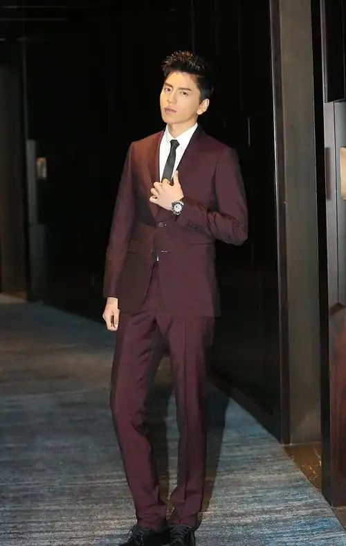 王大陆帅气十足时尚活动照图片