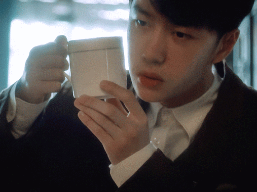 用奶膘试水温应该更准确一点吧,没有奶膘的人才用手@uniq-王一博