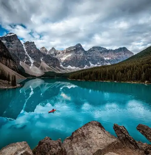 海山窗外近镜水世间清