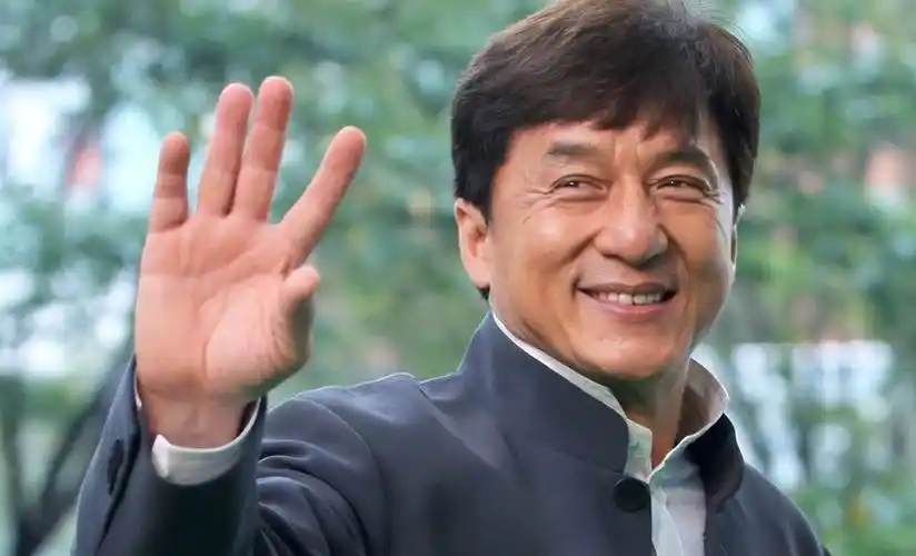 谢霆锋调侃成龙:以后会不会直播带货?成龙的回答让人笑翻