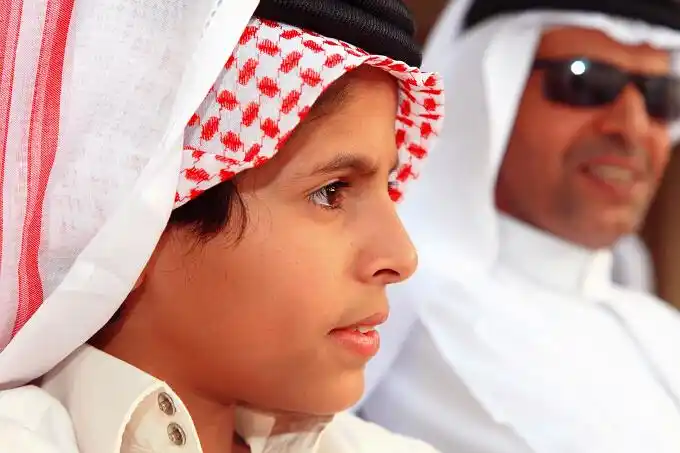 拿着相机只能拍些景物,这次作为一个新尝试,第一次近距离接触阿拉伯人