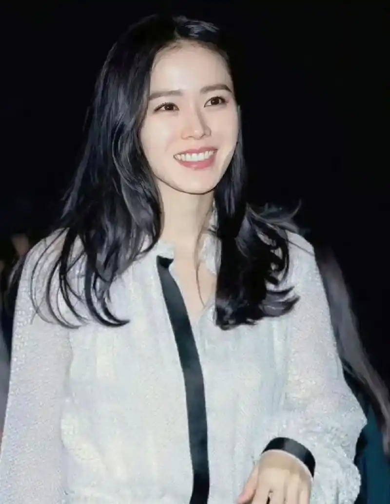 20岁的孙艺珍和40岁的孙艺珍相比,感觉岁月饶过了她.