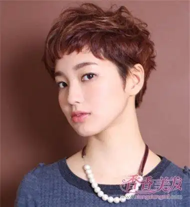 女孩子头发稀少可以看到头皮和头顶发型女孩子头顶头发少留什么发型好