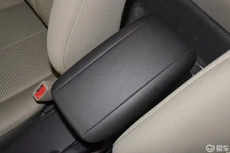 6l 手动 舒适型前排中央扶手箱汽车图片-汽车图片大全】-易车