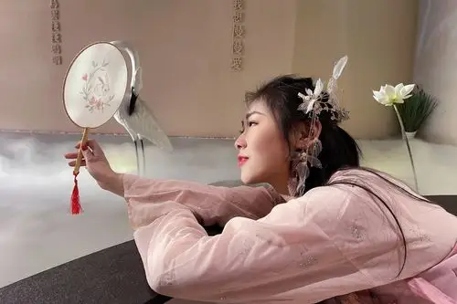 抖音很火的古风歌只愿爱是手中线上榜你都听过吗歌手叶莺