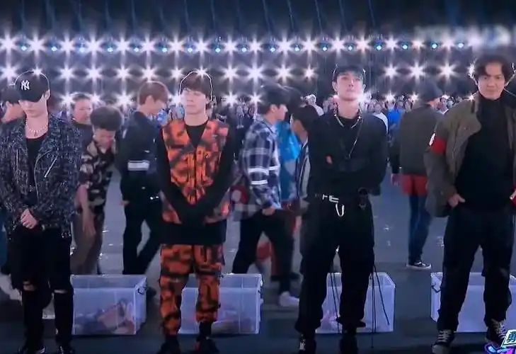 现场却差距很明显,王嘉尔的身高给出答案_张艺兴