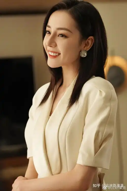 2021年迪丽热巴播出的角色中乔晶晶或李长歌哪点最吸引你