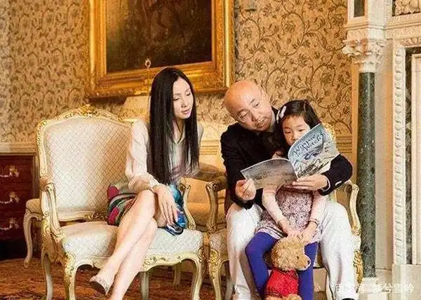 看看大导演徐峥和陶虹的家,餐厅堪比五星酒店,真的太气派了!