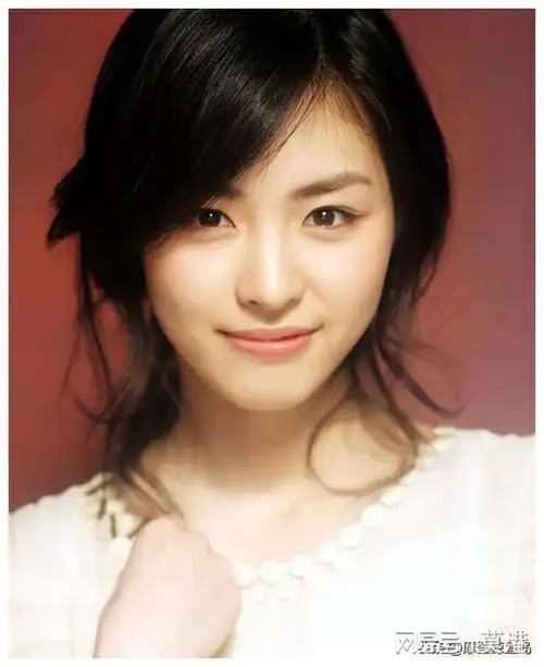 之后,她还与少女时代的林允儿,权侑莉,徐贤,郑秀妍等一同度过了练习生