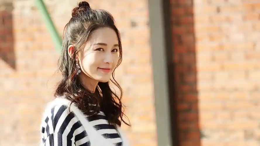 李沁明星风尚壁纸3