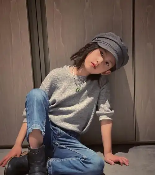 孙莉晒照为小女儿庆生,8岁黄少艾已有明星脸|孙莉