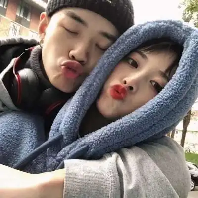 扣扣情侣头像一对优先爱那些优先爱你的人