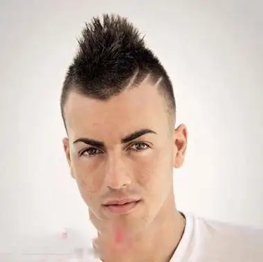 男生时尚短发鲨鱼头发型