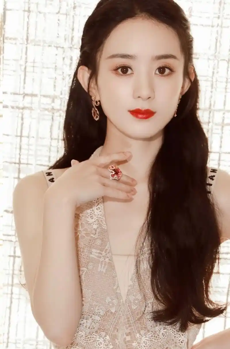 赵丽颖壁纸:是你温暖了我的岁月,是你惊艳了我的青春!_颖火