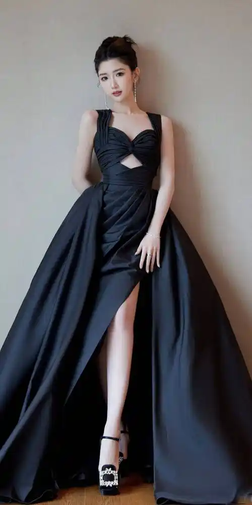 不得不说,毛晓彤的身材真的是非常好,一双大长腿又细又直,而且皮肤