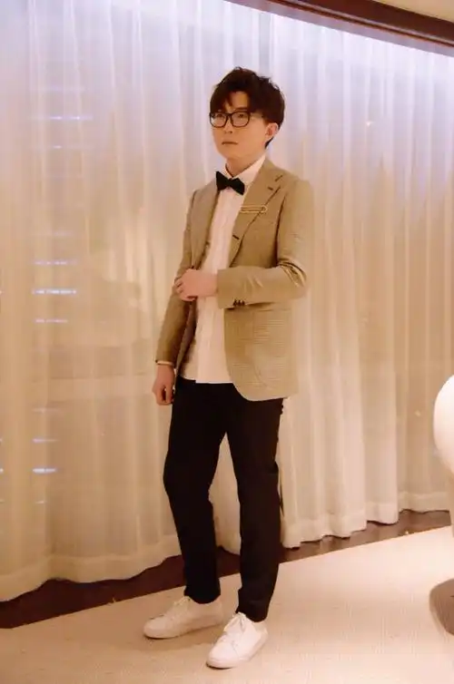 毛不易183公分?被头围耽误的高个子,还有这三位男明星