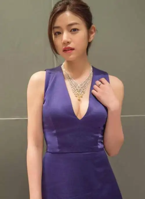 陈妍希身材已达巅峰身材真好太抢眼网友陈晓真有福气