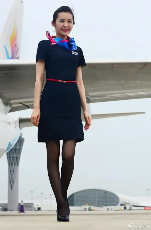 「国内航司制服赏析」中国东海航空空姐制服黑色优雅