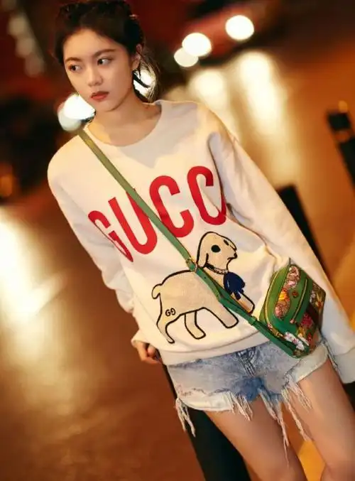 赵今麦这么大胆短裤只有5cm长穿上后才知道原来长大了