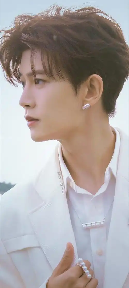 晚安,心上任@任嘉伦allen  任嘉伦|卡大头版壁纸 4p  #任嘉伦卫昭