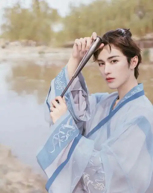 淡辉夕颜,公子如玉,是你执一把青伞,为我许下一世长安)古风汉服真人男