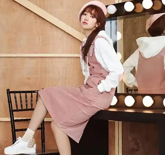 "90后"朴信惠,"又粉又嫩"的穿着,配上女神颜值,不火才怪_粉红色_白色