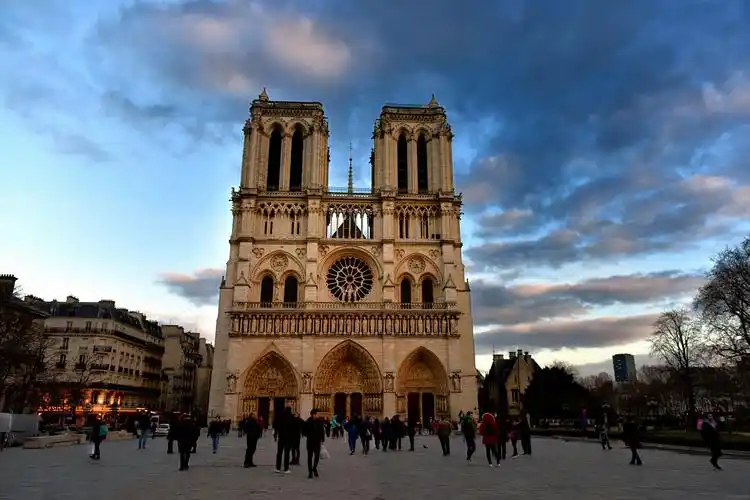 西游记之五:3月14日的巴黎圣母院