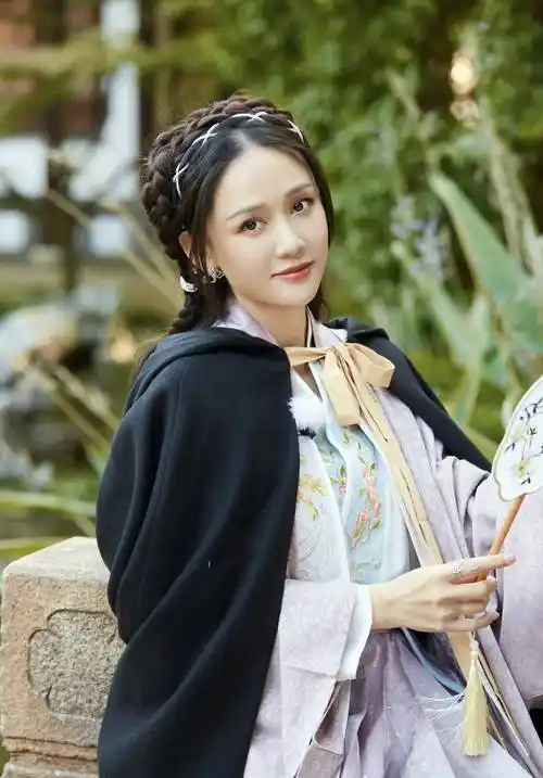 女星陈乔恩写真:典雅魅力,女王风范