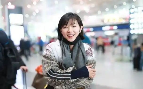 她凭借在《裸婚时代》和《天使的歌声》等剧中的出色表现开始受到关注