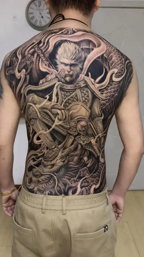 齐天大圣脚踏祥龙