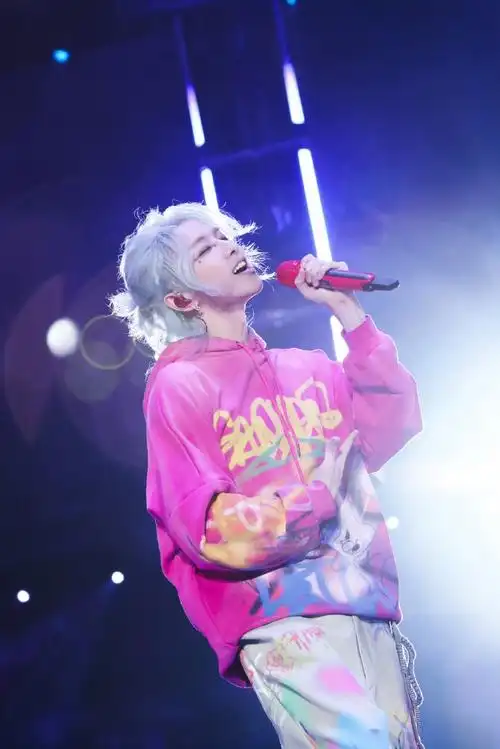 华晨宇新歌卡住了##华晨宇演唱会新歌首秀