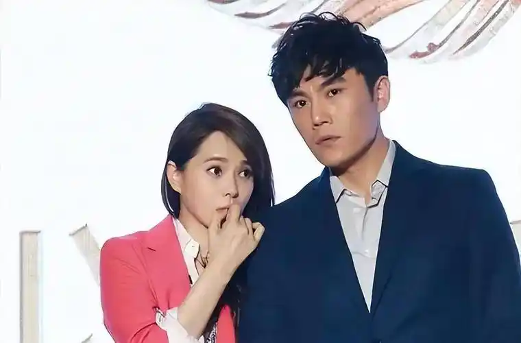 和庾澄庆相恋14年结婚9年,第二任丈夫秦昊小她10岁,把她当个宝_伊能静