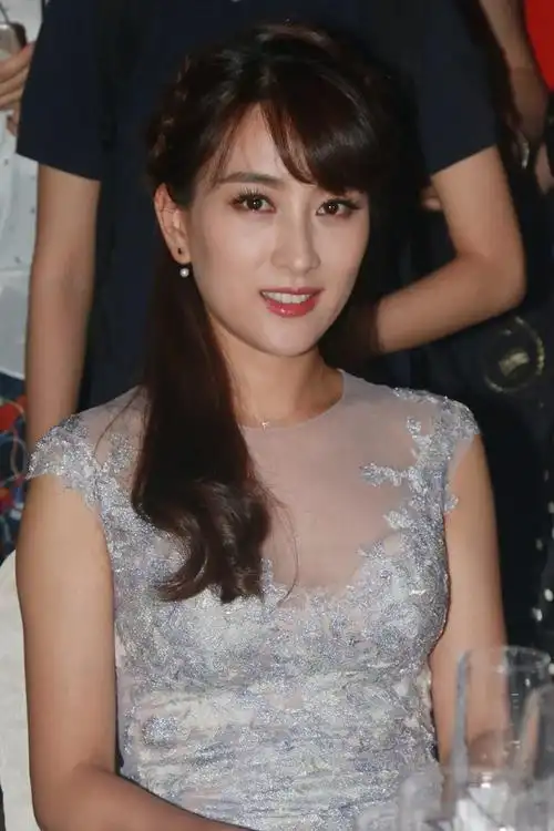 老照片马苏的几款服装秀黑白搭配