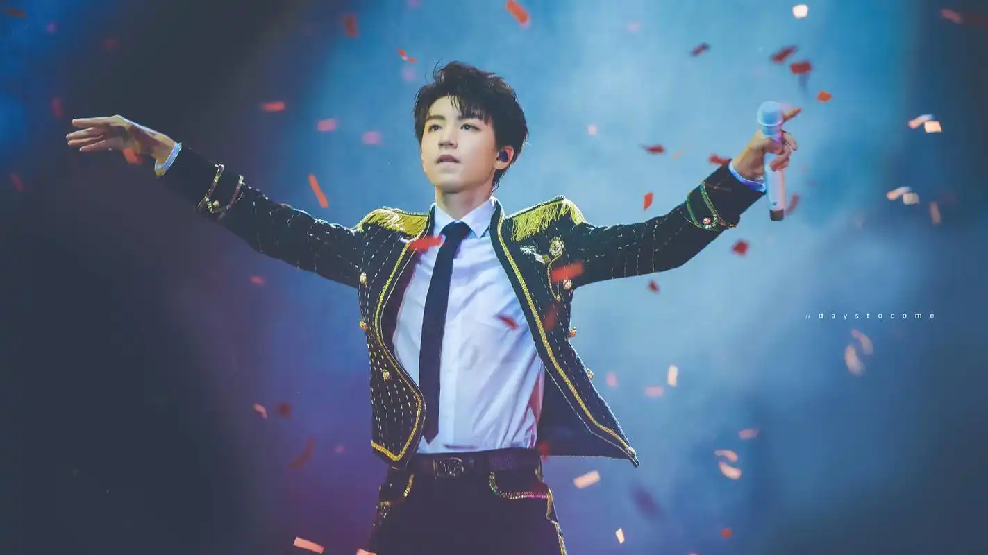 tfboys分享200423王俊凯拥抱舞台合集是天生的舞台王者凯