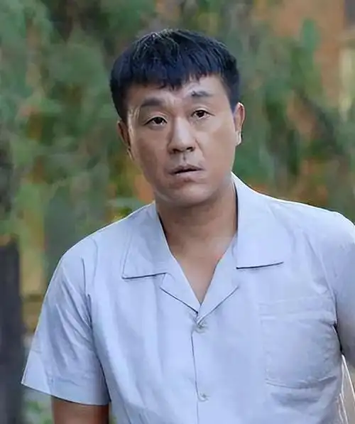 尽管娱乐圈美女如云,可李海洋就是这样闯进了何冰的心.