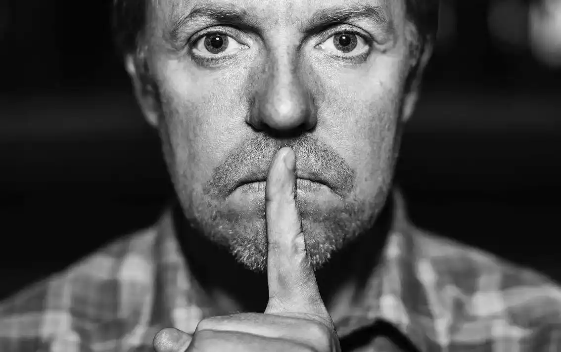 管住自己的嘴图片