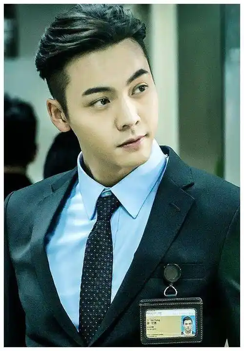 陈伟霆换了新发型,留背头的他突然发现不帅了,颜值下降_时尚_新造型