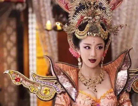 在历史上,妲己是四大妖妃,本是有苏氏部落的女子,在公元1047年的时候