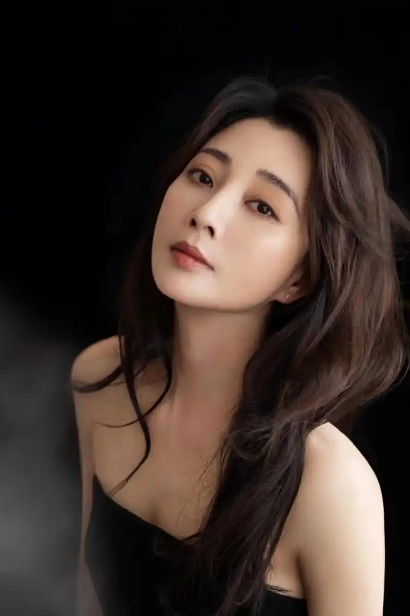 成为了他的女人,没想到孙东海还惦记着前女友李小冉,殷桃怒找孙东海