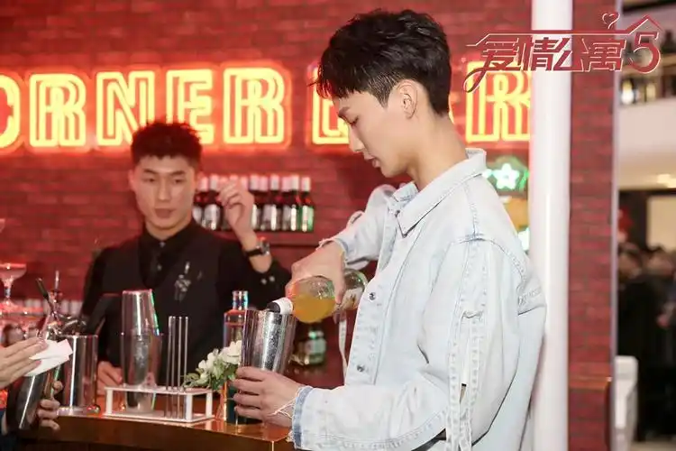 张一铎成果落地上海杭州嘉年华现场复刻爱情公寓