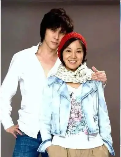 当红女星闫妮:离婚18年,交往三任小男友,却仍与前夫藕断丝连!