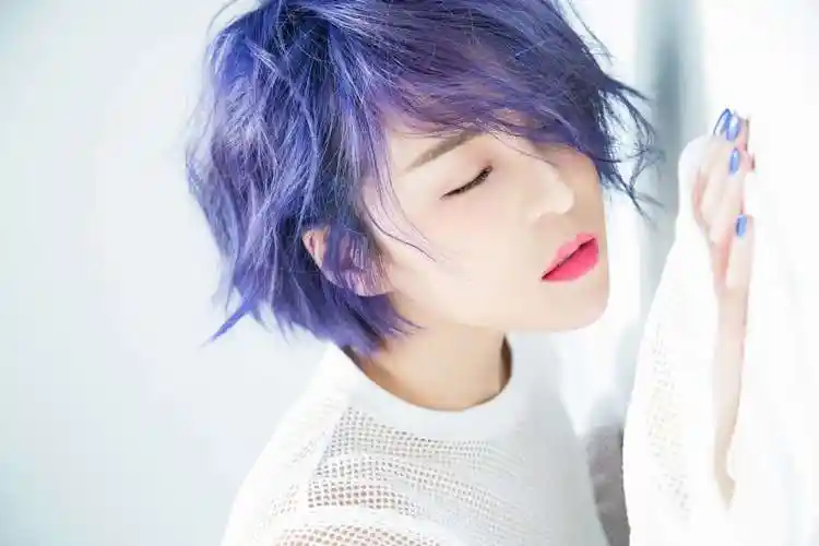 p>崔子格(queena),6月25日出生于新疆乌鲁木齐,中国内地流行女歌手