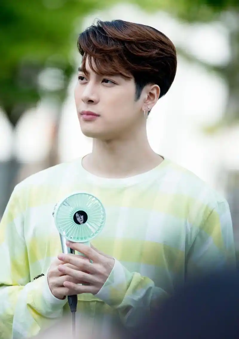 高清饭拍〓190601 mini fm 王嘉尔 高清饭拍9p, 心都融化了!